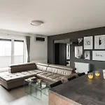 Skylark - Tokyo Penthouse With Jacuzzi, Movie Theater & Panoramic View *