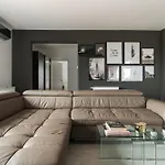 Skylark - Tokyo Penthouse With Jacuzzi, Movie Theater & Panoramic View דירה בראשוב