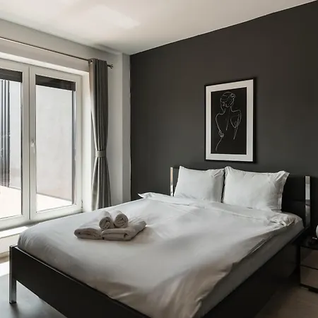 Skylark - Tokyo Penthouse With Jacuzzi, Movie Theater & Panoramic View Braşov