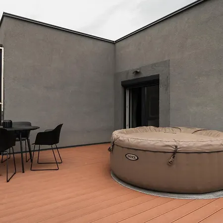 Skylark - Tokyo Penthouse With Jacuzzi, Movie Theater & Panoramic View Brasov