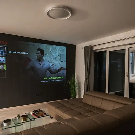 Apartament Skylark - Tokyo Penthouse With Jacuzzi, Movie Theater & Panoramic View