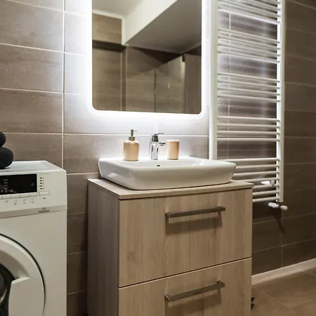 Apartament Skylark - Tokyo Penthouse With Jacuzzi, Movie Theater & Panoramic View