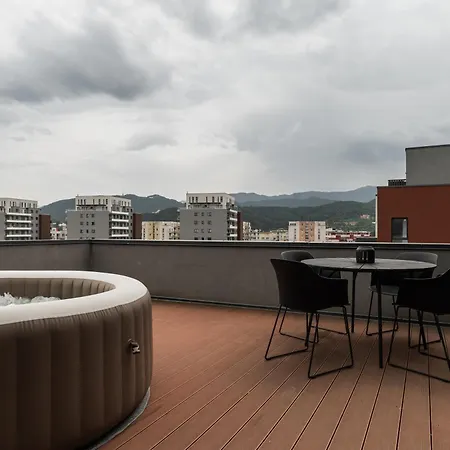 Skylark - Tokyo Penthouse With Jacuzzi, Movie Theater & Panoramic View アパート ブラショフ