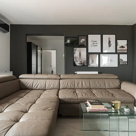 Skylark - Tokyo Penthouse With Jacuzzi, Movie Theater & Panoramic View Apartment Brasov