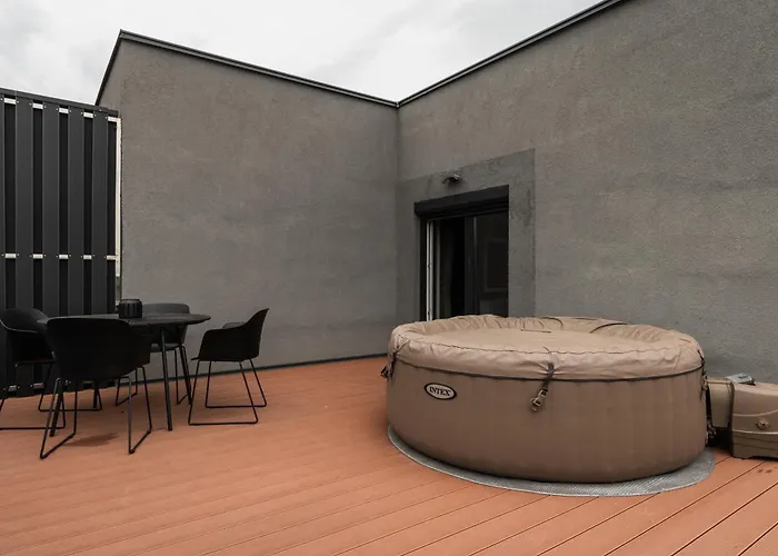 Skylark - Tokyo Penthouse With Jacuzzi, Movie Theater & Panoramic View Brasov