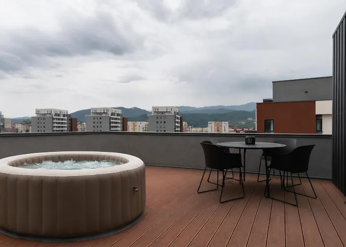 Skylark - Tokyo Penthouse With Jacuzzi, Movie Theater & Panoramic View Braşov